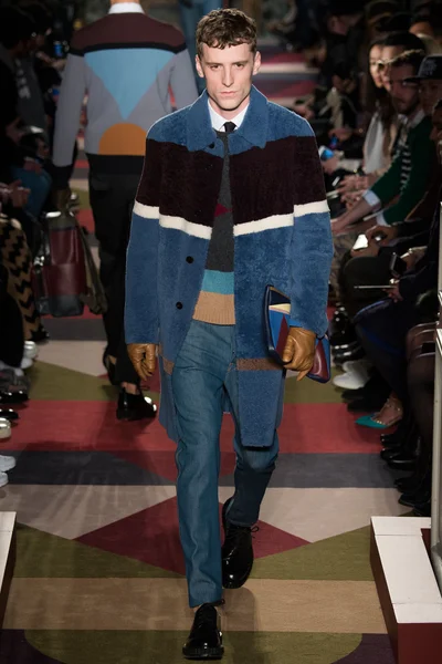 Look 15